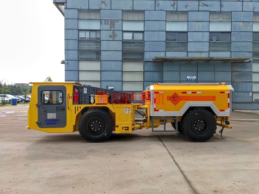 FCB-3 礦用柴油機無(wú)軌爆破器材運輸車(chē)